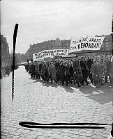 Demonstrationståg med banderoller 