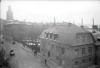 Vy Hantverkargatan österut med Karolinska institutet och Stadshuset i fonden.