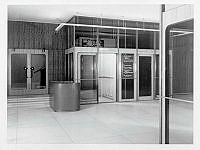Sveavägen 42-44, Thulehusets entré med reception och hissar.