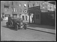 Texaco bensinstation i kvarteret Provisorn. I bakgrunden kvarteret Smeden.