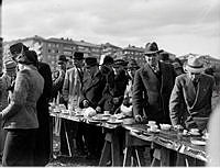 Kaffebord vid Första maj demonstrationen 1939.