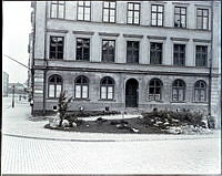 Kv. Adlern mindre: fasaden Norrtullsgatan 1, t v Observatoriegatan västerut.