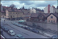 Ansgariegatan vid korsningen Brännkyrkagatan. Backe mot Hornsgatan. Till vänster Wirwachska malmgården.