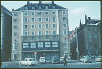 Skeppsbron 12 - 14. Hotell Reisens gatufasad.