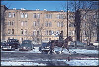 Gärdet. Valhallavägen vid Svea Artilleriregementes kasern, A1. Man på häst.