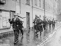 Tegelbacken, prinsens stall. Snöskottare på väg till sitt arbete.