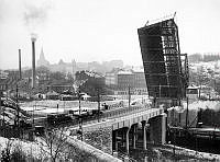 Danviksbron. Broöppning för passerande båt i Danvikskanalen.