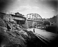 Saltsjöbanans viadukt över Folkungagatan vid Danviken. Järnvägsbron byggdes 1893. Här ligger nu Danviksbro över Danvikskanalen.