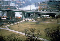 Utsikt från höjd i Tantolunden västerut över Liljeholmsbron mot Lövholmen och Gröndal.