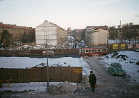 Vy från Hedbornsstigen. Vinterbild. Fastighet i kvarteret Snöfrid under rivning.träden borta. Till höger kvarteret Ormbäraren.