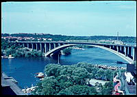 Tranebergsbron sedd från Fredhäll. Utsikt mot Traneberg och Ulvsundasjön.