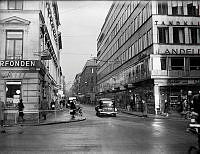 Norrlandsgatan norrut från korsningen med Hamngatan.
Till vänster kvarteret Hästen och till höger kvarteret Norrmalm.