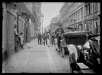 Grevgatan 35. Bensinstation i kv Vildsvinet. (Pumpar sattes ofta upp i smala utbyggnader mot husväggar.)