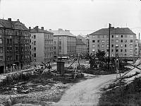 Högbergsgatan och Benkt Ekehjelmsgatan österut vid korsningen Tmmermansgatan. Den öppna platsen innan Timmermansgatan är Bergsgruvan.