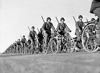 Sveriges försvarsdemonstration. Cykeluppvisning på Gärdet.