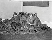 Fem män i landstormsuniform vid mobiliseringen i september 1939.
