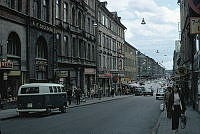 Götgatan sedd söderut mot Skanstull vid korsningen Högbergsgatan. Till vänster kv. Pelarbacken Större.