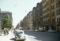 Hornsgatan österut mot korsningen Torkel Knutssonsgatan. Till höger kvarteret Råttan. Till vänster nuvarande Bysis Torg.