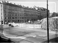 Kungsholmens brandstation under bygggnad. I bakgrunden Kronobergsgatan och kvarteret Lavetten.