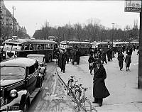 Trafikkaos vid Sankt Eriksplan. Bussarna köade för att ta sig från Norra Bantorget till S:t Eriksplan. Vasaparken i bakgrunden.