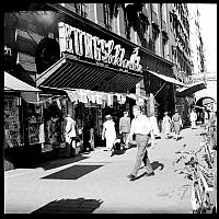 Strövtågsbilder från 1950-talets Stockholm. Kungsbokhandeln på Kungsgatan
