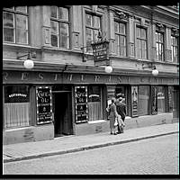 Strövtågsbilder från 1950-talets Stockholm. Restaurant Cattelin i Gamla Stan.