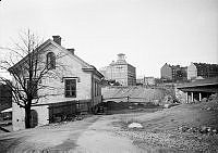 Götgatan 98 norrut från Skanstull mot Åhléns huset i kvarteret Åkern.