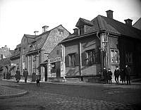 Nytorgsgatan 25 vid hörnet av Åsögatan, rivet 1904.