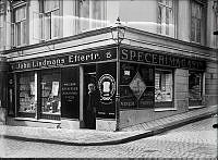 Hörnan Norrlandsgatan - Jacobsbergsgatan. Johan Lindmans eftr. Specerimagasin.