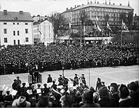 Försvarslånefest på Södra bantorget. (Medborgarplatsen) vid Medborgarhuset. 