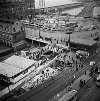 Vy från Katarinahisen mot nordväast över Slussens tunnelbanestation under ombyggnad mot Södermalmstorg.