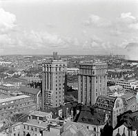 Hötorgscity. Utsikt från det första Hötorgshuset mot öster och Kungstornen. I fonden Värtans gasklocka och Gärdet.
