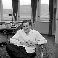 Porträtt av den kanadensiska världspianisten Glenn Gould.
Presskonferens på Grand Hotell.
