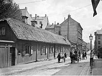 Luntmakargatan söderut från Odengatan. Till vänster Luntmakargatan 66-62 (nuvarande nummer 98-92) i kvarteret Sandberget.