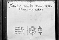 Norra Smedjegatan 24. Handskriven skylt på Sankta Eugeniakyrkans port.