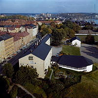 Utsikt från Folksamhuset mot Danviksklippan. Mot nordost. I förgrunden Södra flickläroverket. I bakgrunden till höger Norra Hammarbyhamnen.