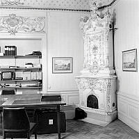 Birger Jarlsgatan 12, kontor i f.d. salong med kakelugn.