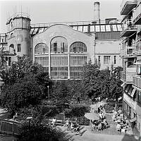 Centralbadet och dess gård. Drottninggatan 88, Holländargatan 9.