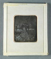Grupporträtt. En kvinna och tre barn. Daguerreotyp.