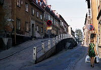 Brännkyrkagatan sedd österut mot Bellmansgatan vid Ugglegränd. Till vänster kvarteret Ugglan Större.