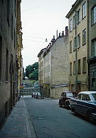 Tavastgatan mot Bastugatan och Torkel Knutssonsgatan. Tvärgatan till höger är Kattgränd.