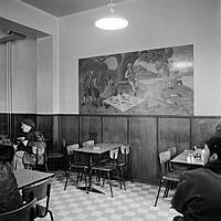 Öl-café.med väggmålning på Ringvägen 147.