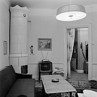 Rum med kakelugn på Bengt Ekehjelmsgatan 11.