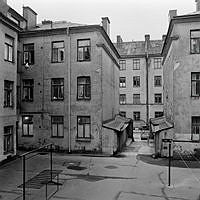 Gårdsutsikt från Högbergsgatan 81 mot Bengt Ekehjelmsgatan 6.