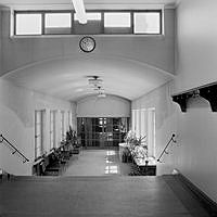 Korridor till Stora hörsalen i Borgarskolan, Kungstensgatan 4.