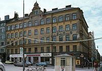 Hörnhuset Östermalmstorg 2, Nybrogatan 26. Exteriör. Till höger Nybrogatan. Huset sett från Östermalmstorg.