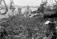 Picknick. Från vänster Hedvig Olsson (Marias kusin), Maria Johansson, Anna Öhman och Hjalmar Öhman.