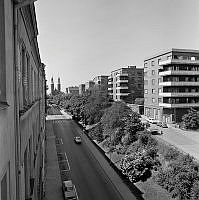 Utsikt från Lundagatan 33 västerut längs Lundagatan mot Högalidskyrkan. Till höger syns kvarteret Marmorn.