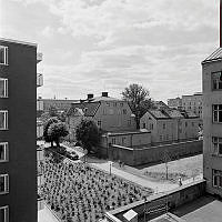 Vy från Lundagatan 37 mot Wirwachska malmgården på Brännkyrkagatan 110.