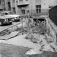 Garagenedfart på mellersta gården på Alströmergatan 45